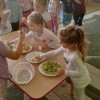 "Witaminki, witaminki dla chłopczyka i dziewczynki..."