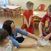 Świetna zabawa sensoryczna - ciecz nienewtonowska