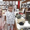 Zerówiaki zwiedzaja Szkolną Izbę Pamięci