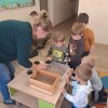 Przedszkolaki poznają mieszkańców lasu - spotkanie z leśniczym