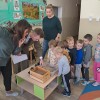 Przedszkolaki poznają mieszkańców lasu - spotkanie z leśniczym