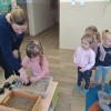 Przedszkolaki poznają mieszkańców lasu - spotkanie z leśniczym