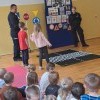 „BĄDŹ BEZPIECZNY” – WIZYTA POLICJANTÓW W PRZEDSZKOLU